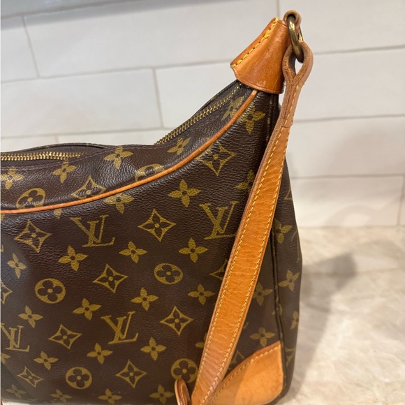 Louis Vuitton Boulogne Medium Monogram Shoulder Bag - Picture 7 of 11